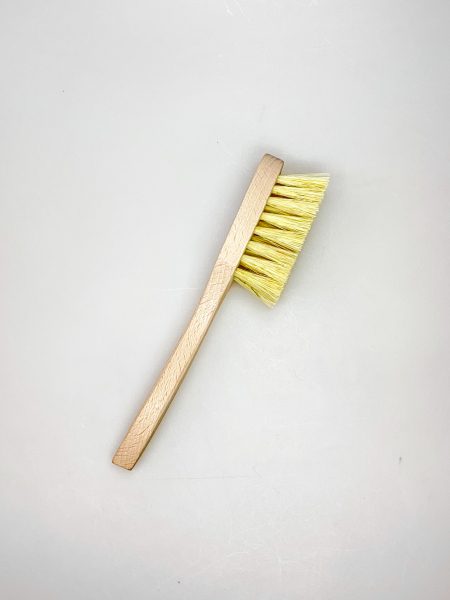 Hufbürste / Fibre geschwungen, Holz geölt